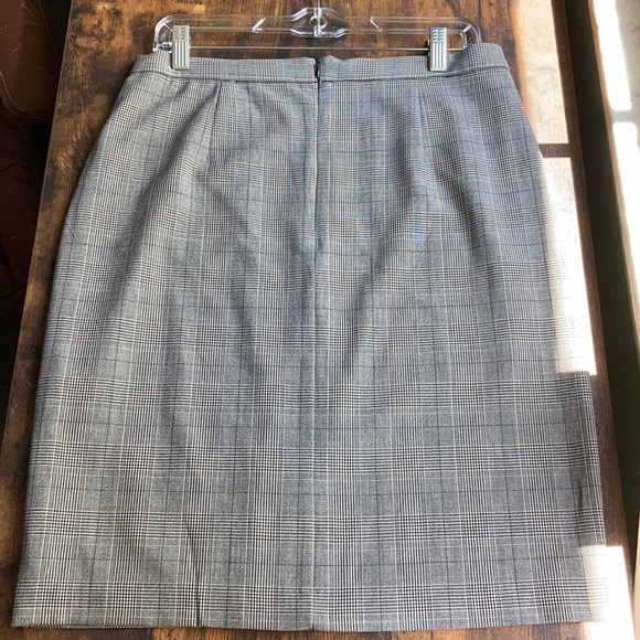 Banana Republic black plaid wrap pencil skirt - Picture 4 of 8